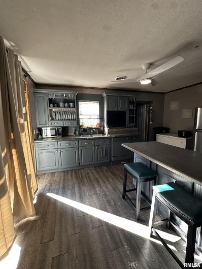 717 18TH Street, Herrin, Illinois 62948, 3 Bedrooms Bedrooms, 0 ,1 BathroomBathrooms,Residential,For Sale,18TH,0,RMAEB460348