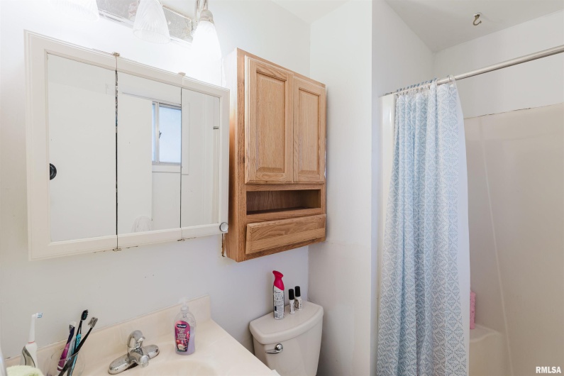 829 MELODY Lane, Herrin, Illinois 62948, 3 Bedrooms Bedrooms, 0 ,2 BathroomsBathrooms,Residential,For Sale,MELODY,0,RMAQC4268987