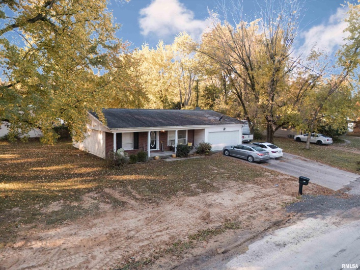 829 MELODY Lane, Herrin, Illinois 62948, 3 Bedrooms Bedrooms, 0 ,2 BathroomsBathrooms,Residential,For Sale,MELODY,0,RMAQC4268987