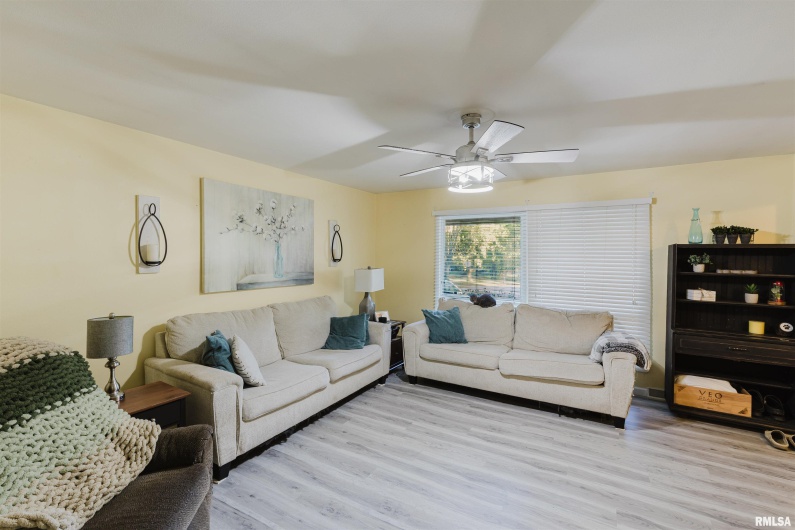 829 MELODY Lane, Herrin, Illinois 62948, 3 Bedrooms Bedrooms, 0 ,2 BathroomsBathrooms,Residential,For Sale,MELODY,0,RMAQC4268987