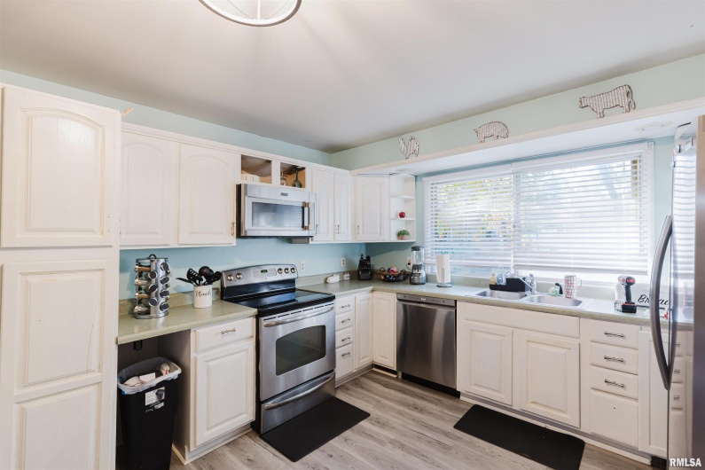 829 MELODY Lane, Herrin, Illinois 62948, 3 Bedrooms Bedrooms, 0 ,2 BathroomsBathrooms,Residential,For Sale,MELODY,0,RMAQC4268987