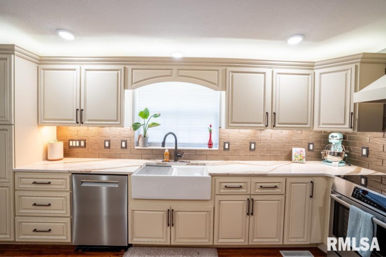 12451 Dahmer Way, Carterville, Illinois 62918, 5 Bedrooms Bedrooms, 0 ,3 BathroomsBathrooms,Residential,For Sale,Dahmer,0,RMAQC4268995