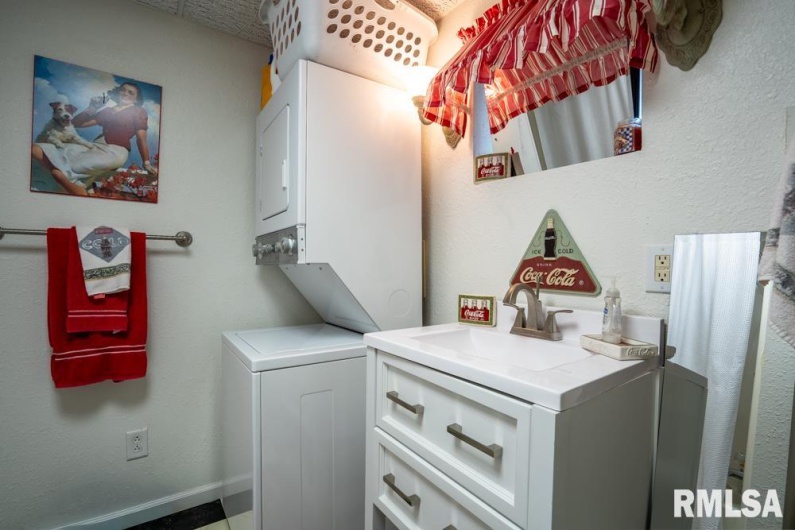 12451 Dahmer Way, Carterville, Illinois 62918, 5 Bedrooms Bedrooms, 0 ,3 BathroomsBathrooms,Residential,For Sale,Dahmer,0,RMAQC4268995