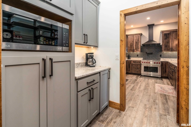 1651 Sneed Road, Carbondale, Illinois 62902, 3 Bedrooms Bedrooms, 0 ,4 BathroomsBathrooms,Residential,For Sale,Sneed,0,RMAEB460352