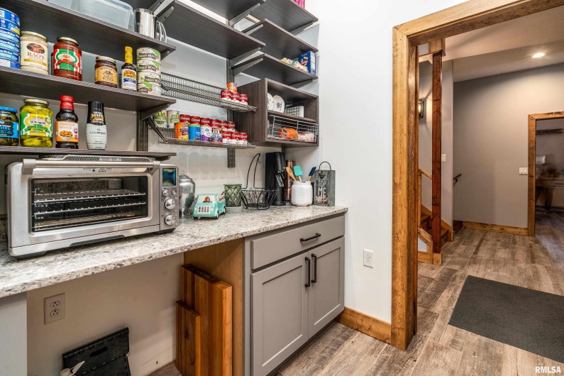 1651 Sneed Road, Carbondale, Illinois 62902, 3 Bedrooms Bedrooms, 0 ,4 BathroomsBathrooms,Residential,For Sale,Sneed,0,RMAEB460352