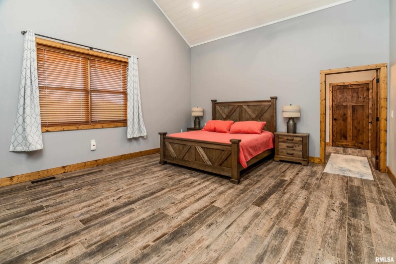 1651 Sneed Road, Carbondale, Illinois 62902, 3 Bedrooms Bedrooms, 0 ,4 BathroomsBathrooms,Residential,For Sale,Sneed,0,RMAEB460352