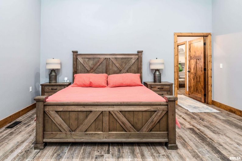 1651 Sneed Road, Carbondale, Illinois 62902, 3 Bedrooms Bedrooms, 0 ,4 BathroomsBathrooms,Residential,For Sale,Sneed,0,RMAEB460352