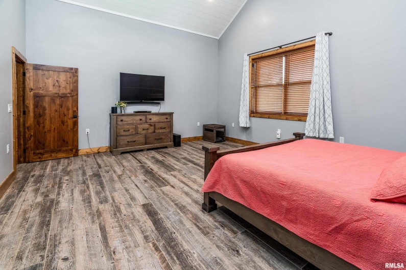 1651 Sneed Road, Carbondale, Illinois 62902, 3 Bedrooms Bedrooms, 0 ,4 BathroomsBathrooms,Residential,For Sale,Sneed,0,RMAEB460352