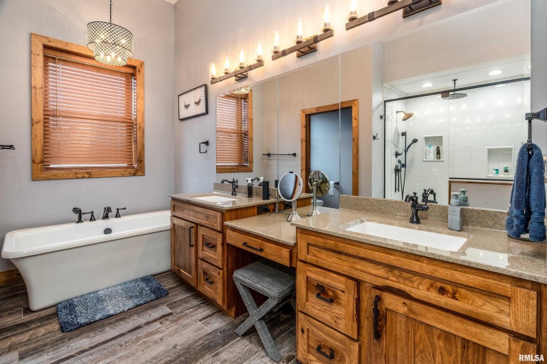 1651 Sneed Road, Carbondale, Illinois 62902, 3 Bedrooms Bedrooms, 0 ,4 BathroomsBathrooms,Residential,For Sale,Sneed,0,RMAEB460352