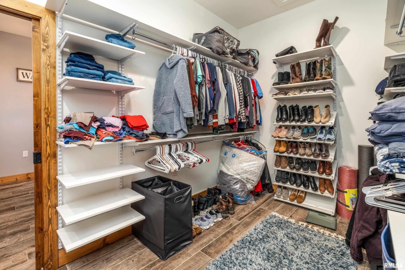 1651 Sneed Road, Carbondale, Illinois 62902, 3 Bedrooms Bedrooms, 0 ,4 BathroomsBathrooms,Residential,For Sale,Sneed,0,RMAEB460352