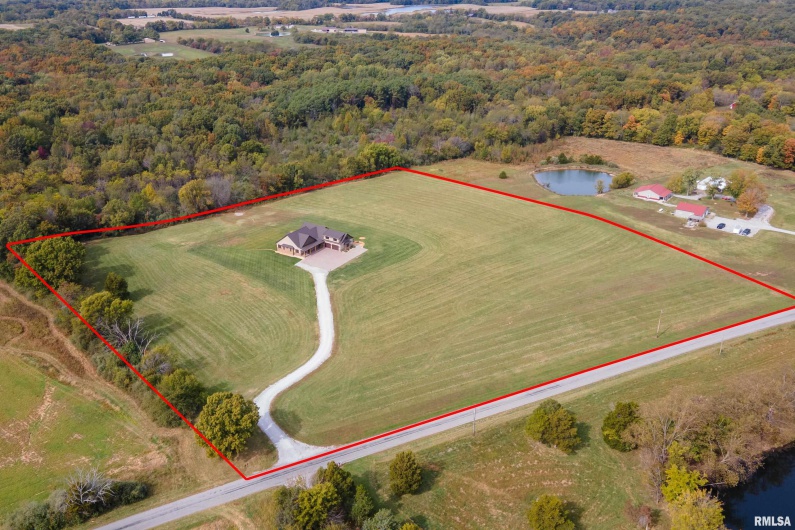 1651 Sneed Road, Carbondale, Illinois 62902, 3 Bedrooms Bedrooms, 0 ,4 BathroomsBathrooms,Residential,For Sale,Sneed,0,RMAEB460352