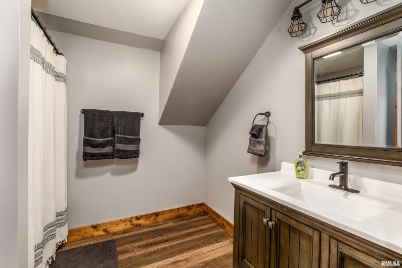 1651 Sneed Road, Carbondale, Illinois 62902, 3 Bedrooms Bedrooms, 0 ,4 BathroomsBathrooms,Residential,For Sale,Sneed,0,RMAEB460352