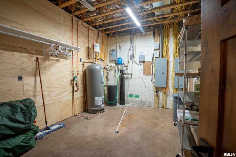 1651 Sneed Road, Carbondale, Illinois 62902, 3 Bedrooms Bedrooms, 0 ,4 BathroomsBathrooms,Residential,For Sale,Sneed,0,RMAEB460352