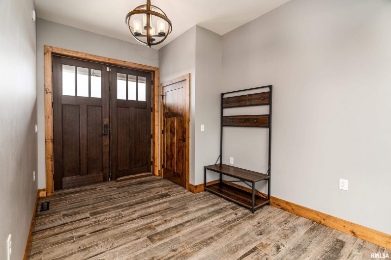 1651 Sneed Road, Carbondale, Illinois 62902, 3 Bedrooms Bedrooms, 0 ,4 BathroomsBathrooms,Residential,For Sale,Sneed,0,RMAEB460352