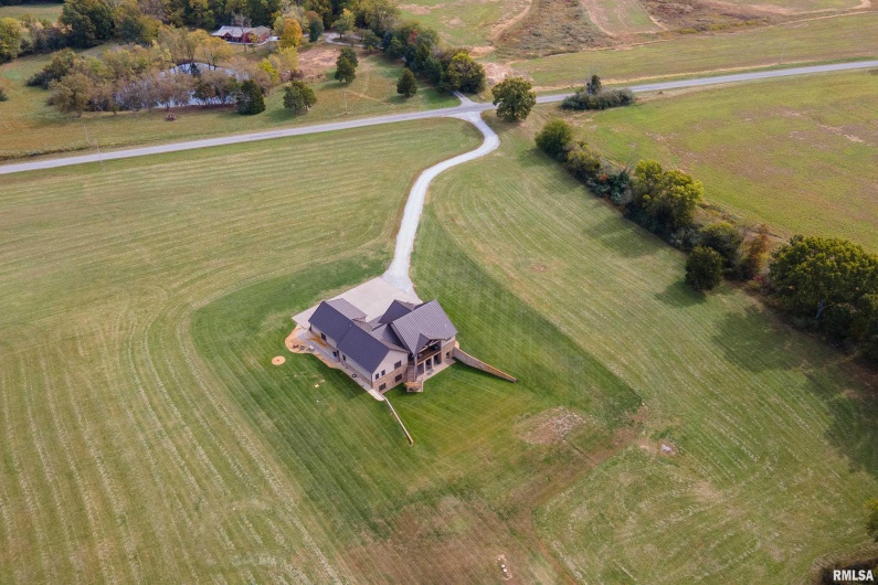 1651 Sneed Road, Carbondale, Illinois 62902, 3 Bedrooms Bedrooms, 0 ,4 BathroomsBathrooms,Residential,For Sale,Sneed,0,RMAEB460352