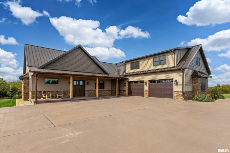 1651 Sneed Road, Carbondale, Illinois 62902, 3 Bedrooms Bedrooms, 0 ,4 BathroomsBathrooms,Residential,For Sale,Sneed,0,RMAEB460352