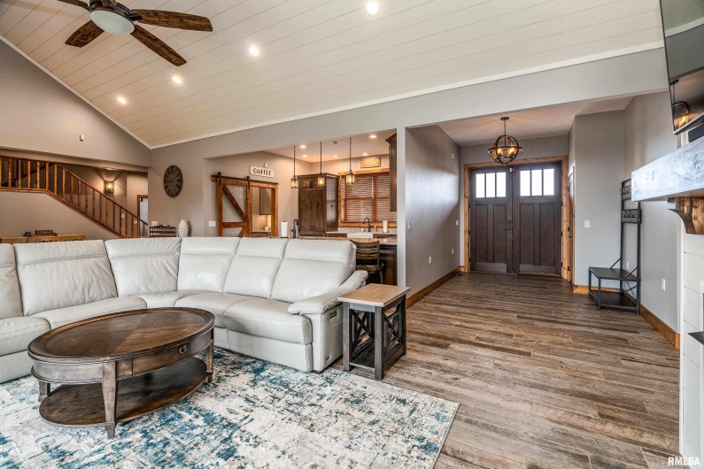 1651 Sneed Road, Carbondale, Illinois 62902, 3 Bedrooms Bedrooms, 0 ,4 BathroomsBathrooms,Residential,For Sale,Sneed,0,RMAEB460352