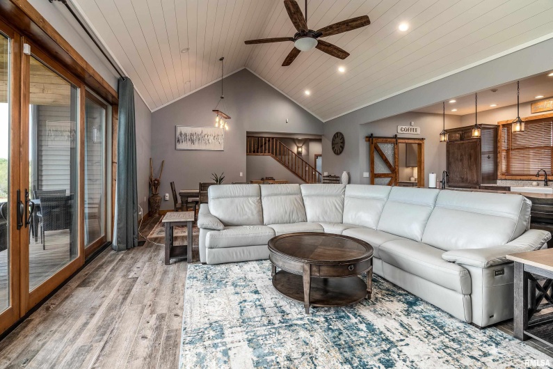 1651 Sneed Road, Carbondale, Illinois 62902, 3 Bedrooms Bedrooms, 0 ,4 BathroomsBathrooms,Residential,For Sale,Sneed,0,RMAEB460352