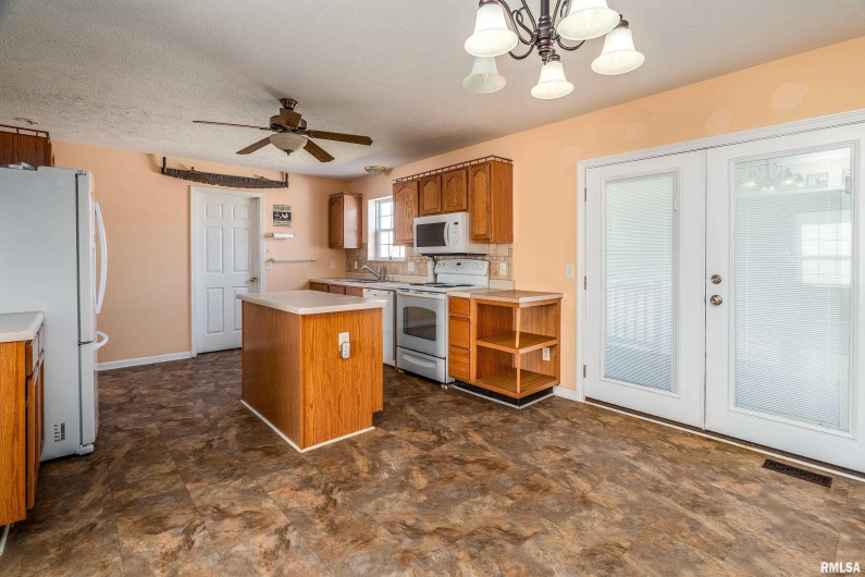 2080 Route 166 Road, Creal Springs, Illinois 62922, 3 Bedrooms Bedrooms, 0 ,2 BathroomsBathrooms,Residential,For Sale,Route 166,0,RMAQC4269007