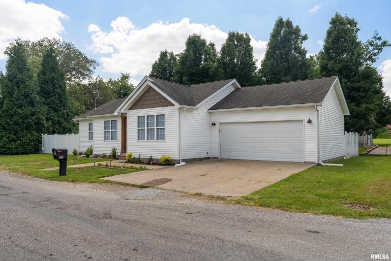 1321 7TH Street, Herrin, Illinois 62948, 3 Bedrooms Bedrooms, 0 ,2 BathroomsBathrooms,Residential,For Sale,7TH,0,RMAQC4264360