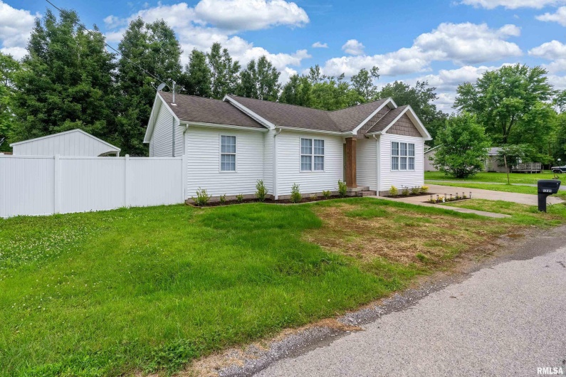 1321 7TH Street, Herrin, Illinois 62948, 3 Bedrooms Bedrooms, 0 ,2 BathroomsBathrooms,Residential,For Sale,7TH,0,RMAQC4264360