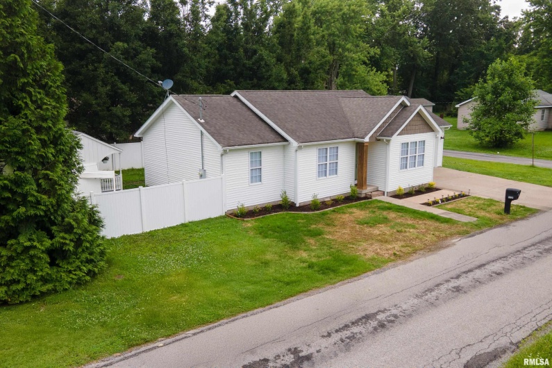 1321 7TH Street, Herrin, Illinois 62948, 3 Bedrooms Bedrooms, 0 ,2 BathroomsBathrooms,Residential,For Sale,7TH,0,RMAQC4264360