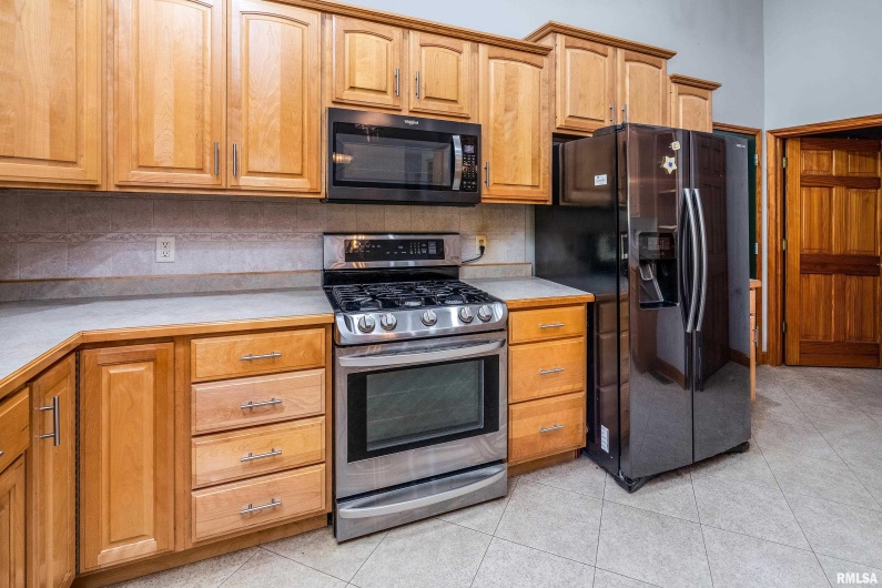 125 Princess Lane, Carbondale, Illinois 62901, 5 Bedrooms Bedrooms, 0 ,4 BathroomsBathrooms,Residential,For Sale,Princess,0,RMAEB460361