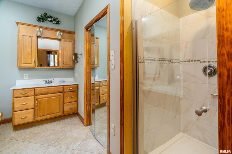 125 Princess Lane, Carbondale, Illinois 62901, 5 Bedrooms Bedrooms, 0 ,4 BathroomsBathrooms,Residential,For Sale,Princess,0,RMAEB460361