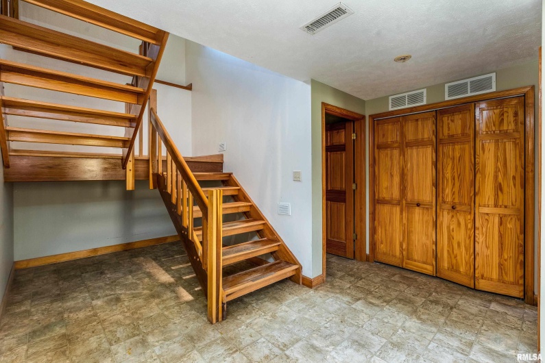 125 Princess Lane, Carbondale, Illinois 62901, 5 Bedrooms Bedrooms, 0 ,4 BathroomsBathrooms,Residential,For Sale,Princess,0,RMAEB460361