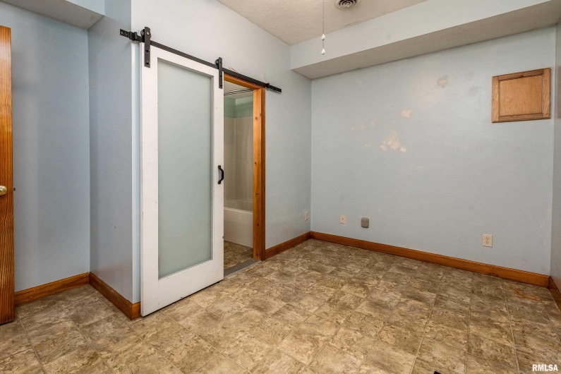 125 Princess Lane, Carbondale, Illinois 62901, 5 Bedrooms Bedrooms, 0 ,4 BathroomsBathrooms,Residential,For Sale,Princess,0,RMAEB460361