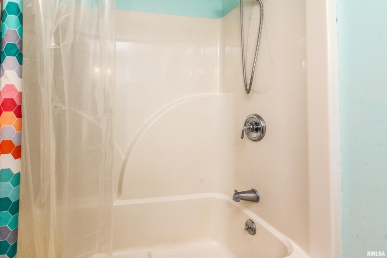 125 Princess Lane, Carbondale, Illinois 62901, 5 Bedrooms Bedrooms, 0 ,4 BathroomsBathrooms,Residential,For Sale,Princess,0,RMAEB460361