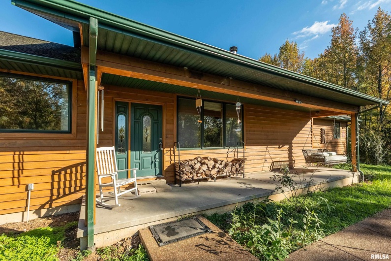 125 Princess Lane, Carbondale, Illinois 62901, 5 Bedrooms Bedrooms, 0 ,4 BathroomsBathrooms,Residential,For Sale,Princess,0,RMAEB460361