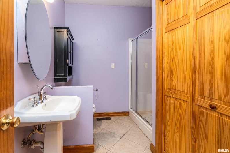 125 Princess Lane, Carbondale, Illinois 62901, 5 Bedrooms Bedrooms, 0 ,4 BathroomsBathrooms,Residential,For Sale,Princess,0,RMAEB460361