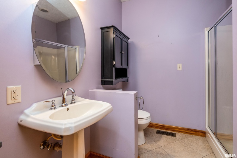 125 Princess Lane, Carbondale, Illinois 62901, 5 Bedrooms Bedrooms, 0 ,4 BathroomsBathrooms,Residential,For Sale,Princess,0,RMAEB460361