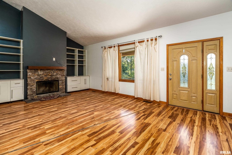 125 Princess Lane, Carbondale, Illinois 62901, 5 Bedrooms Bedrooms, 0 ,4 BathroomsBathrooms,Residential,For Sale,Princess,0,RMAEB460361