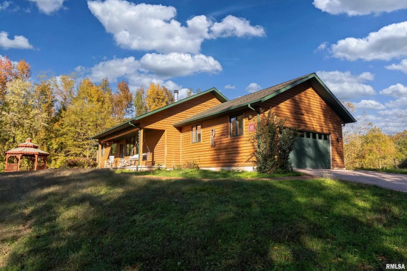 125 Princess Lane, Carbondale, Illinois 62901, 5 Bedrooms Bedrooms, 0 ,4 BathroomsBathrooms,Residential,For Sale,Princess,0,RMAEB460361