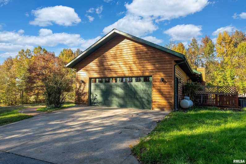 125 Princess Lane, Carbondale, Illinois 62901, 5 Bedrooms Bedrooms, 0 ,4 BathroomsBathrooms,Residential,For Sale,Princess,0,RMAEB460361