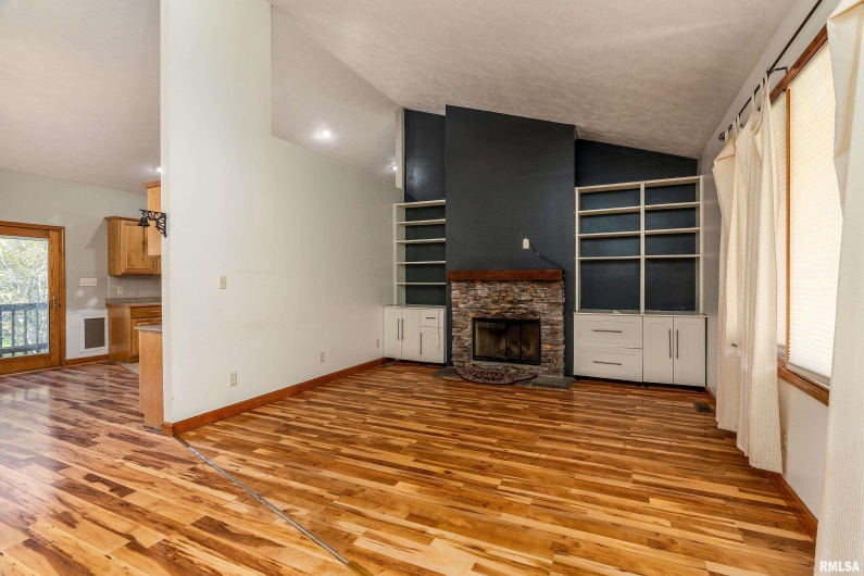 125 Princess Lane, Carbondale, Illinois 62901, 5 Bedrooms Bedrooms, 0 ,4 BathroomsBathrooms,Residential,For Sale,Princess,0,RMAEB460361