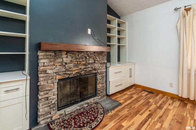 125 Princess Lane, Carbondale, Illinois 62901, 5 Bedrooms Bedrooms, 0 ,4 BathroomsBathrooms,Residential,For Sale,Princess,0,RMAEB460361