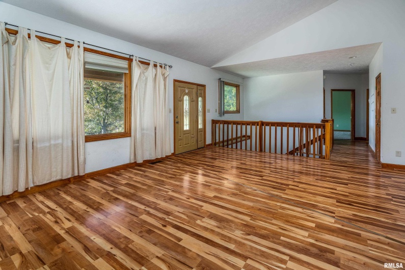 125 Princess Lane, Carbondale, Illinois 62901, 5 Bedrooms Bedrooms, 0 ,4 BathroomsBathrooms,Residential,For Sale,Princess,0,RMAEB460361