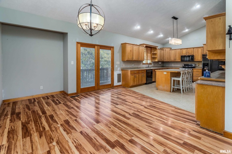 125 Princess Lane, Carbondale, Illinois 62901, 5 Bedrooms Bedrooms, 0 ,4 BathroomsBathrooms,Residential,For Sale,Princess,0,RMAEB460361