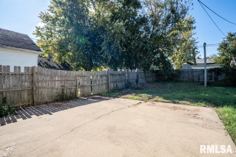 913 12TH Street, Herrin, Illinois 62948, 3 Bedrooms Bedrooms, 0 ,1 BathroomBathrooms,Residential,For Sale,12TH,0,RMAQC4269062