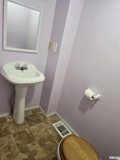 1028 ROOSEVELT Street, Harrisburg, Illinois 62946-2838, 2 Bedrooms Bedrooms, 0 ,1 BathroomBathrooms,Residential,For Sale,ROOSEVELT,0,RMAEB460364