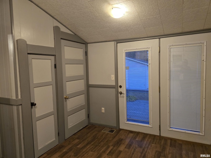 1028 ROOSEVELT Street, Harrisburg, Illinois 62946-2838, 2 Bedrooms Bedrooms, 0 ,1 BathroomBathrooms,Residential,For Sale,ROOSEVELT,0,RMAEB460364