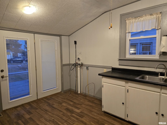 1028 ROOSEVELT Street, Harrisburg, Illinois 62946-2838, 2 Bedrooms Bedrooms, 0 ,1 BathroomBathrooms,Residential,For Sale,ROOSEVELT,0,RMAEB460364