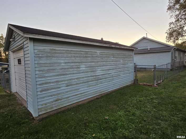 1028 ROOSEVELT Street, Harrisburg, Illinois 62946-2838, 2 Bedrooms Bedrooms, 0 ,1 BathroomBathrooms,Residential,For Sale,ROOSEVELT,0,RMAEB460364