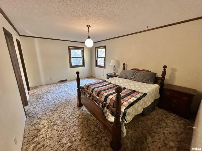 718 Karbers Ridge Road, Elizabethtown, Illinois 62931, 4 Bedrooms Bedrooms, 0 ,2 BathroomsBathrooms,Residential,For Sale,Karbers Ridge,0,RMAEB460367