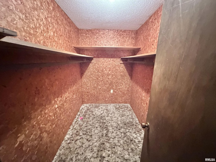 718 Karbers Ridge Road, Elizabethtown, Illinois 62931, 4 Bedrooms Bedrooms, 0 ,2 BathroomsBathrooms,Residential,For Sale,Karbers Ridge,0,RMAEB460367