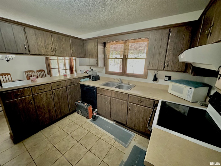 718 Karbers Ridge Road, Elizabethtown, Illinois 62931, 4 Bedrooms Bedrooms, 0 ,2 BathroomsBathrooms,Residential,For Sale,Karbers Ridge,0,RMAEB460367