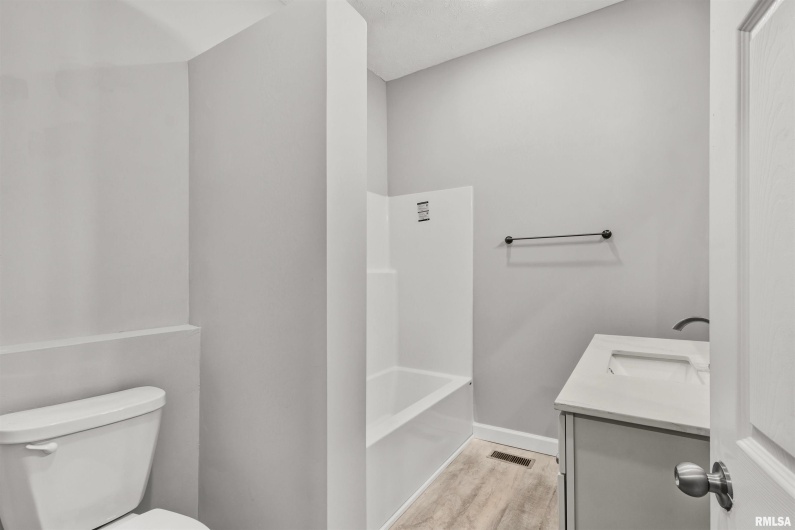 1220 14TH Street, Herrin, Illinois 62959, 3 Bedrooms Bedrooms, 0 ,2 BathroomsBathrooms,Residential,For Sale,14TH,0,RMAEB460370